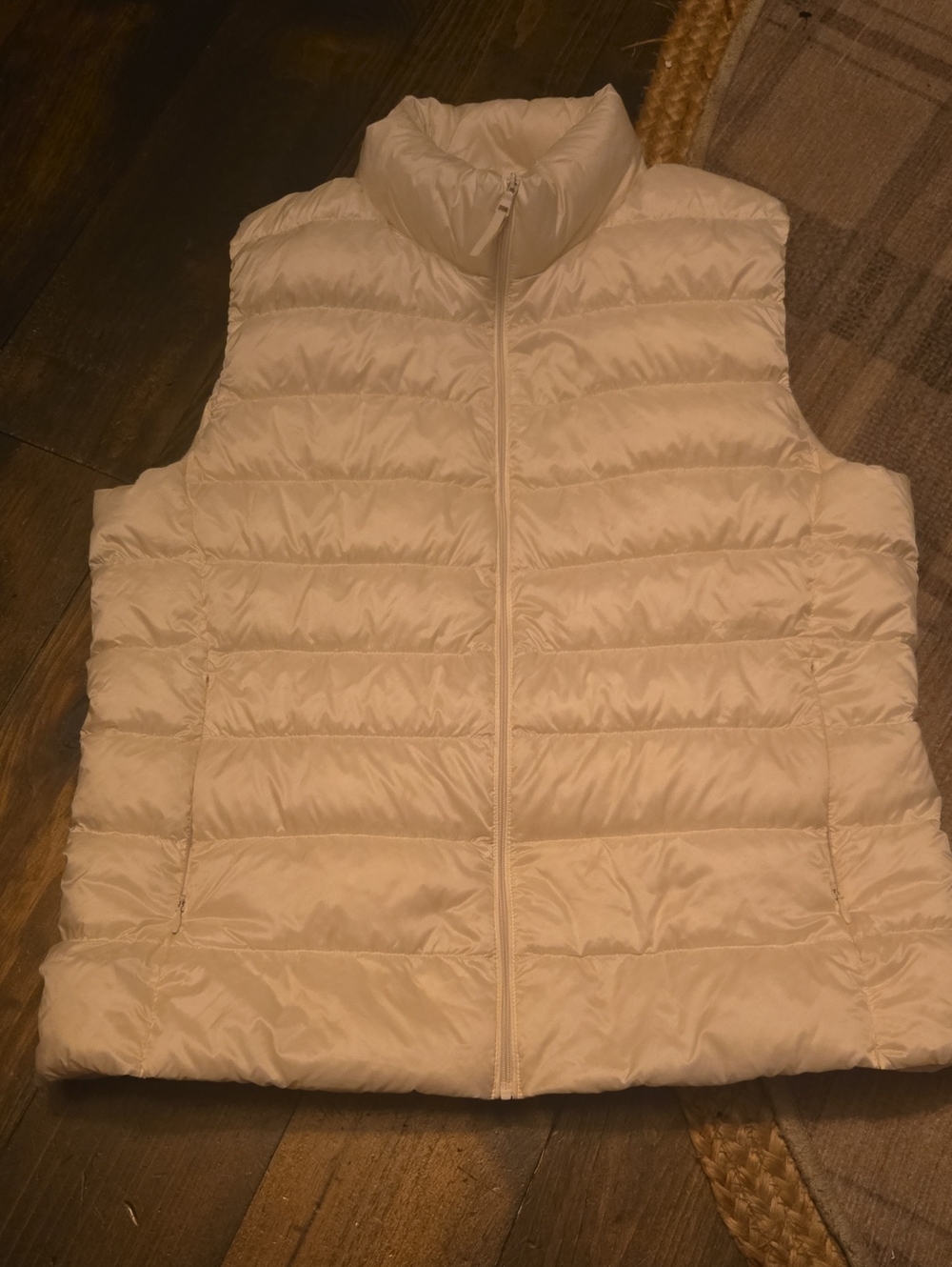 UNIQLO Women's Ultra Light Down Vest NWOT Off-White Cream Puffer Large